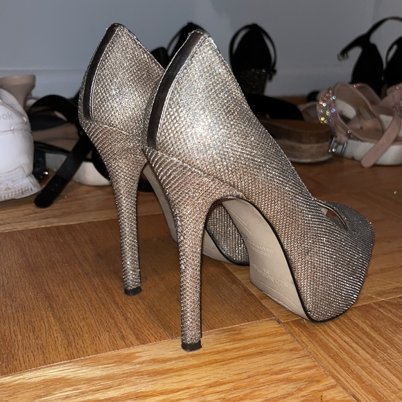 Enzo Angiolini sparkly silver peep toe pumps - Picture 2 of 3